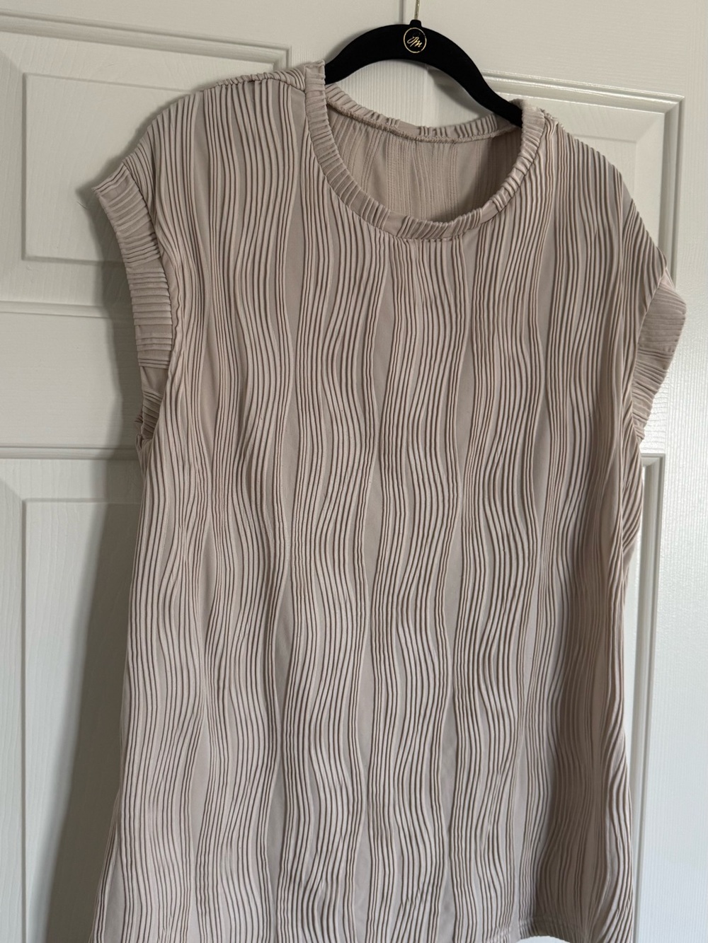 Women's Textured Wave-Panel Sleeveless Top - Beige